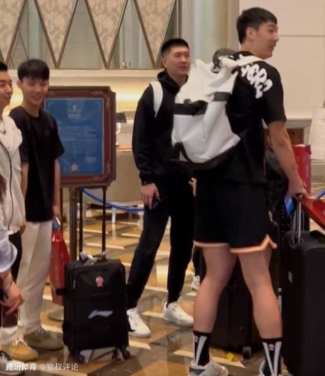 被民工揉搓白嫩的双乳